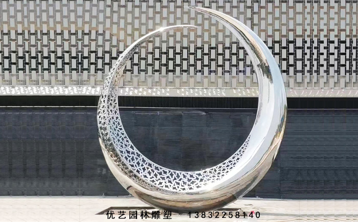 不銹鋼圓環(huán)雕塑