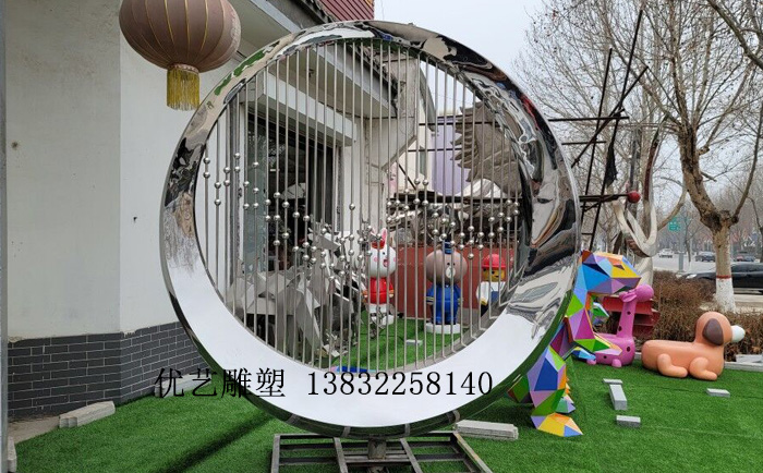 鏡面不銹鋼圓環(huán)雕塑