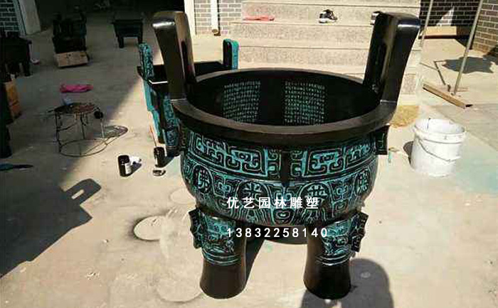圓形銅鼎雕塑