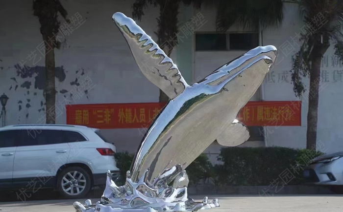 不銹鋼鯨魚(yú)雕塑