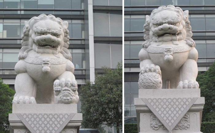 門口石獅子
