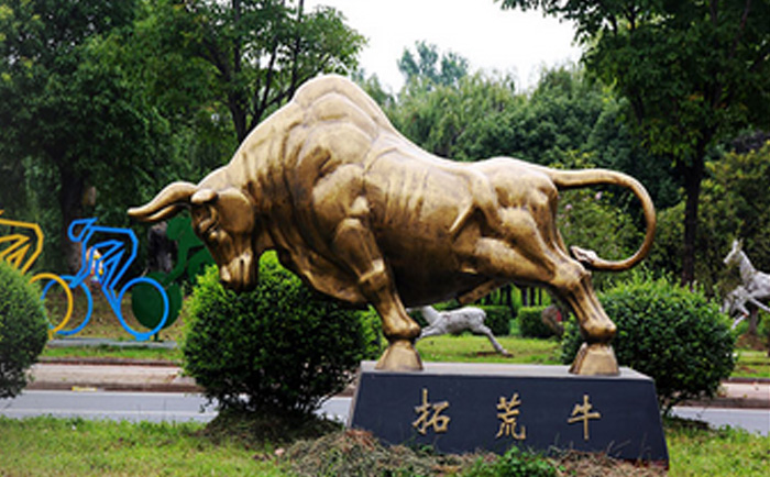 銅拓荒牛雕塑